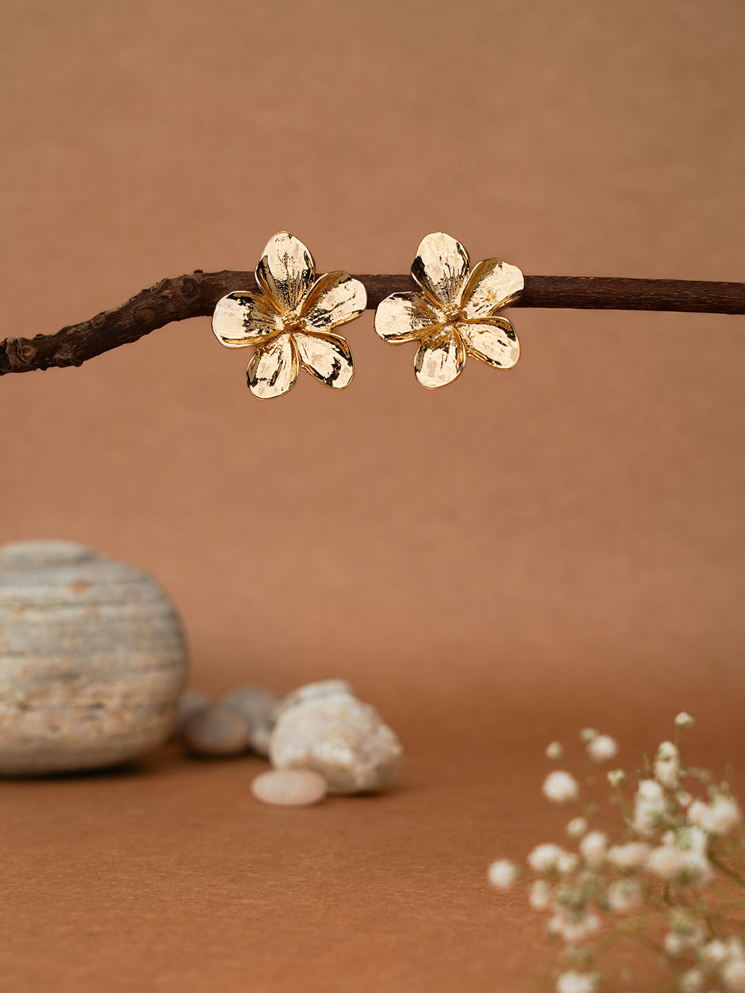 Flower and Pearl stud earrings - Nest Pretty Things
